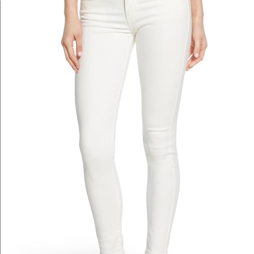 BRAND NEW Levi white skinny jeans IN BAG